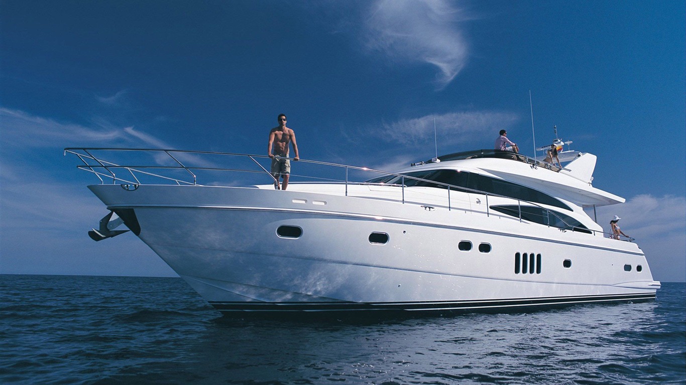 motor_yacht Photography_Desktop_Wallpaper_1366x768